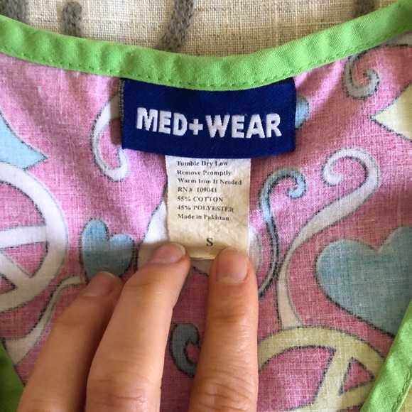 Heart and peace sign scrub top - Picture 3 of 4